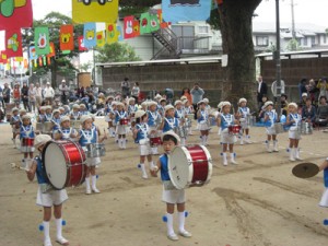 大太鼓小太鼓等、それぞれの役割を果たして大きな拍手をいただきました。